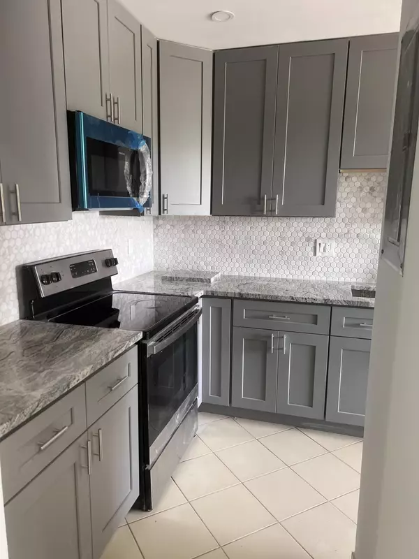 Delray Beach, FL 33445,1051 Orange TER 203