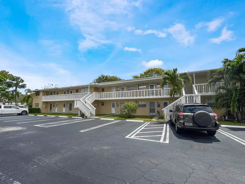 2213 NE 1st CT 204, Boynton Beach, FL 33435