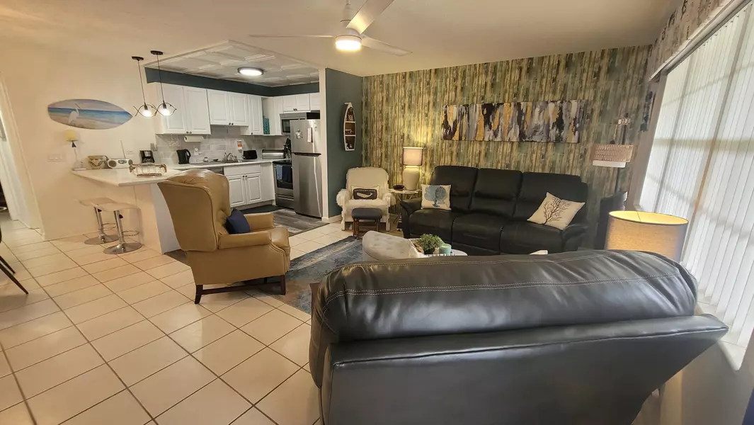 201 Kent L, West Palm Beach, FL 33417