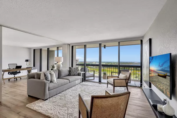 2425 Presidential WAY 2002, West Palm Beach, FL 33401