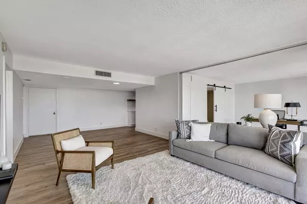 West Palm Beach, FL 33401,2425 Presidential WAY 2002