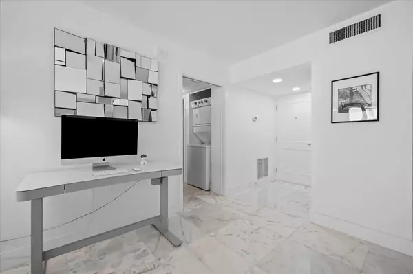Riviera Beach, FL 33404,3400 N Ocean 1806 DR 1806