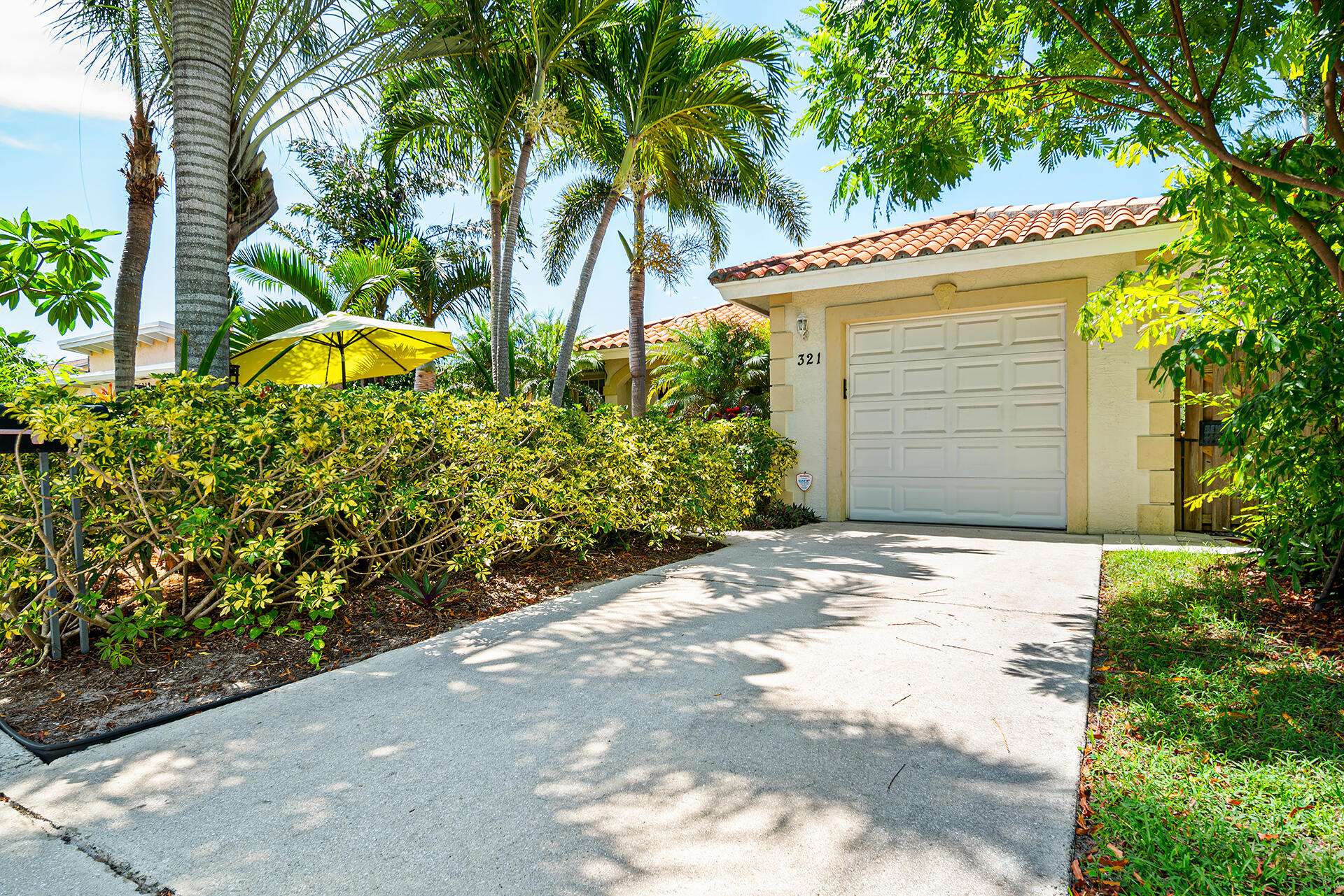321 Princeton DR, Lake Worth Beach, FL 33460