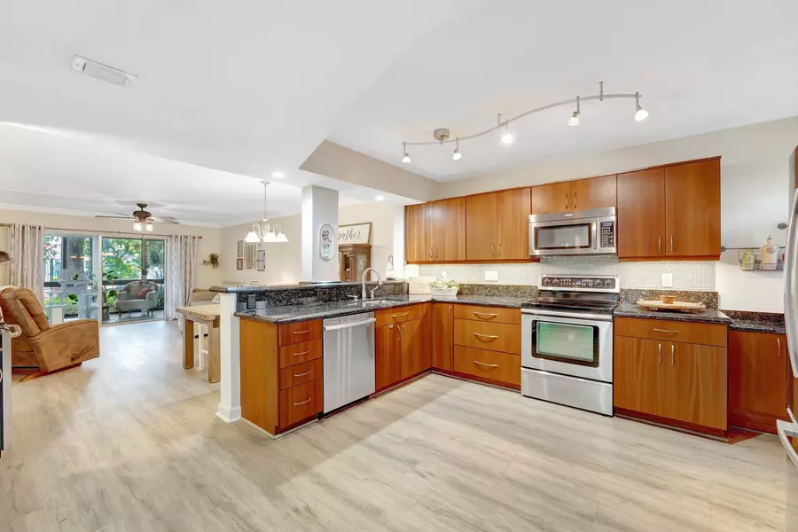 2208 S Cypress Bend DR 103, Pompano Beach, FL 33069