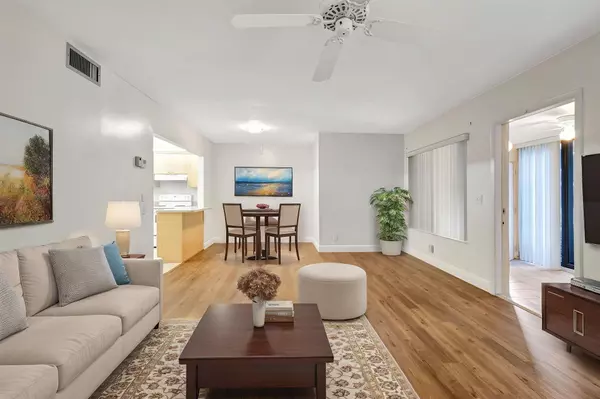 Greenacres, FL 33463,335 Knotty Pine CIR A-1