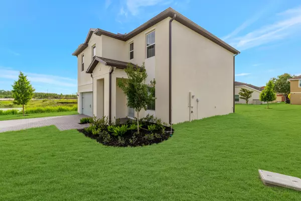 Fort Pierce, FL 34945,310 Silver Sands LN 18