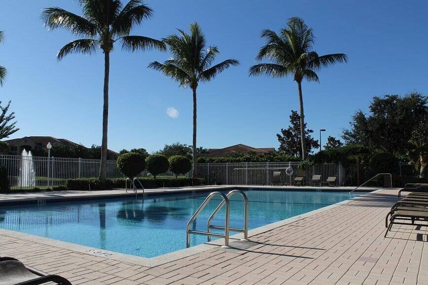 Port Saint Lucie, FL 34986,141 SW Palm DR 303