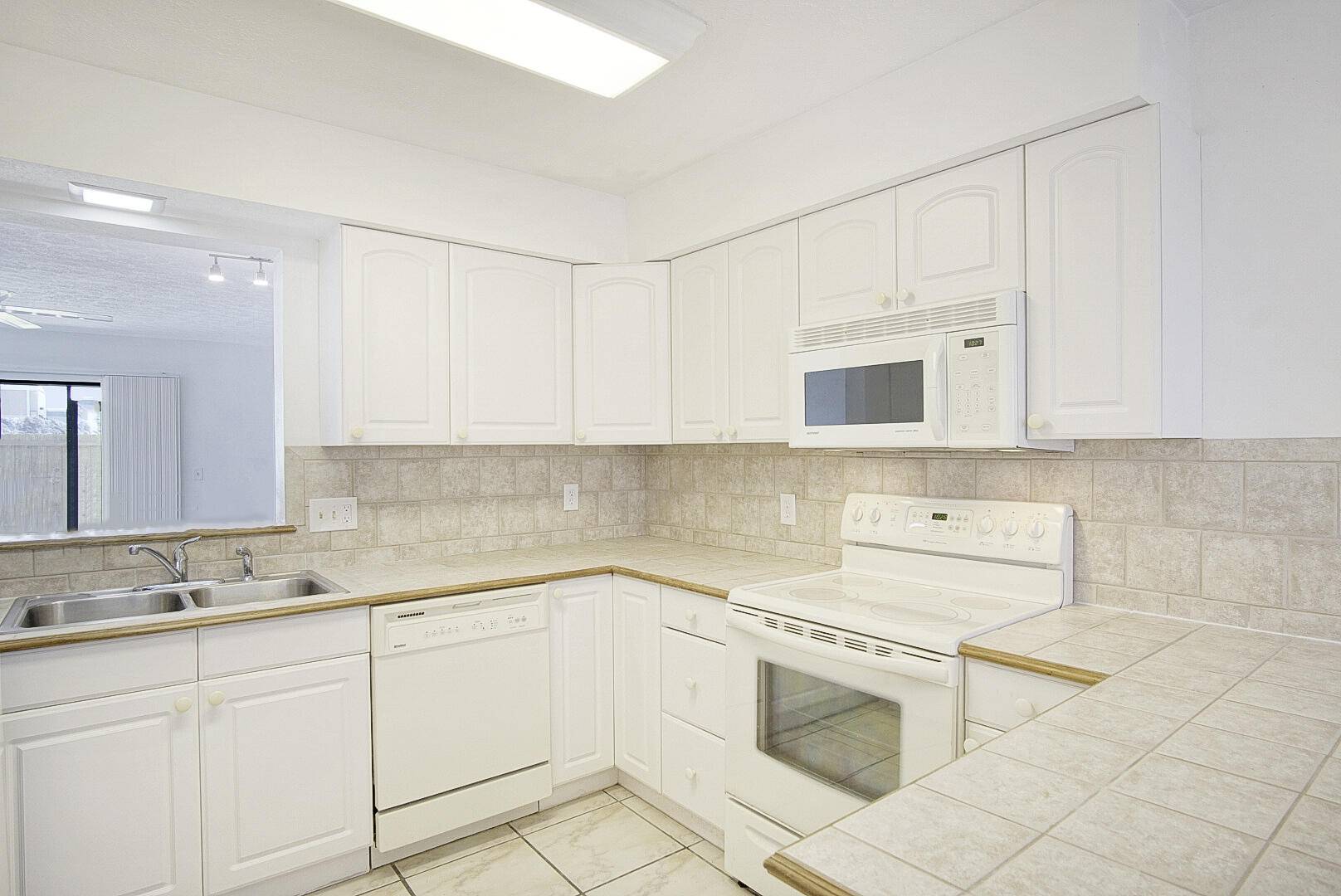 Fort Pierce, FL 34950,2060 Colonial RD 2