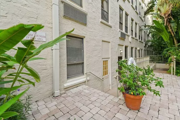 Palm Beach, FL 33480,235 Sunrise AVE 1050