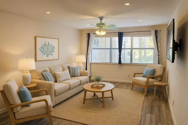 211 Lake Dora DR, West Palm Beach, FL 33411