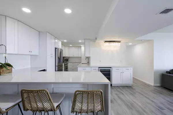 West Palm Beach, FL 33407,5600 N Flagler DR 1207