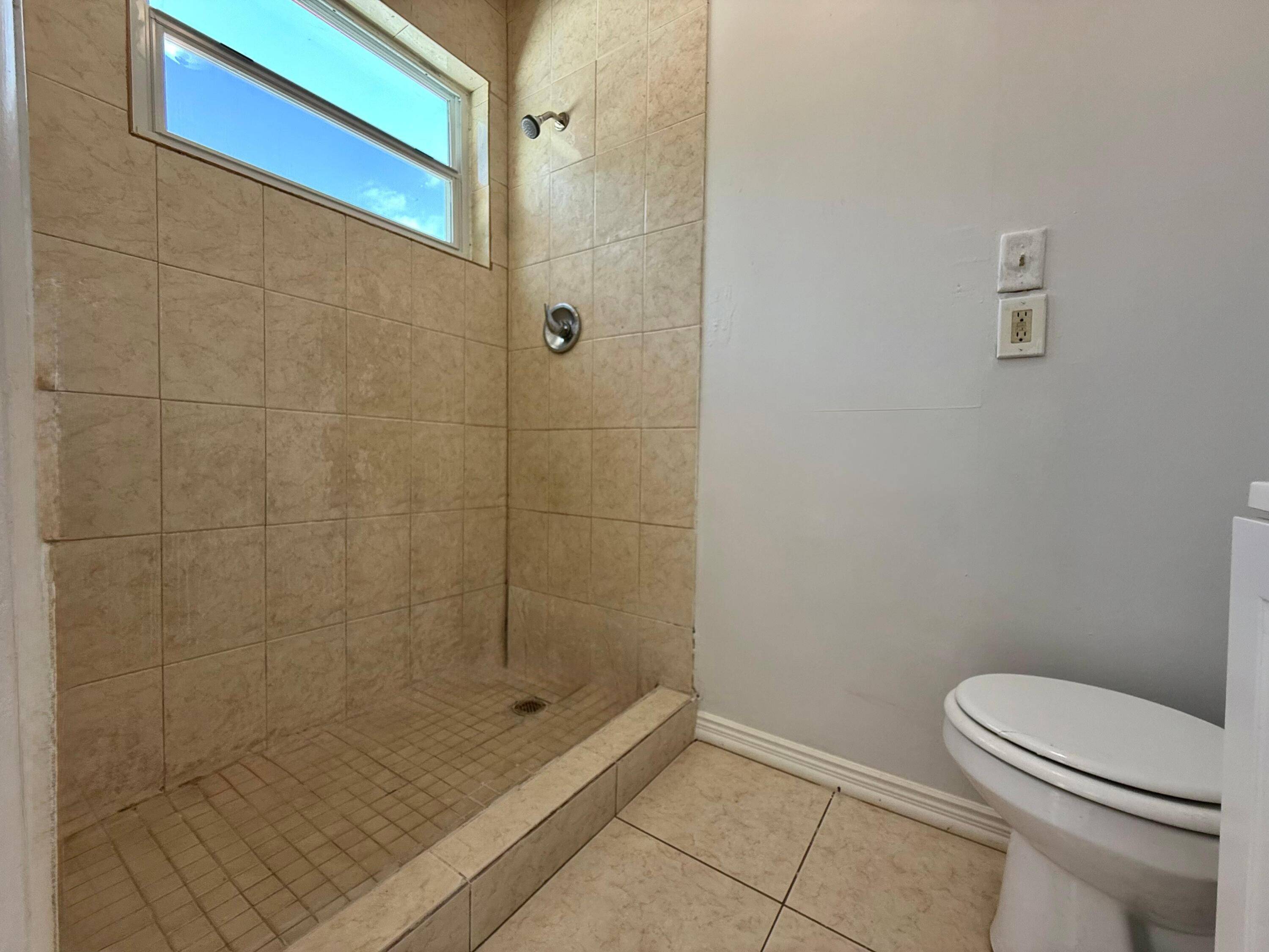 West Palm Beach, FL 33407,926 33rd ST