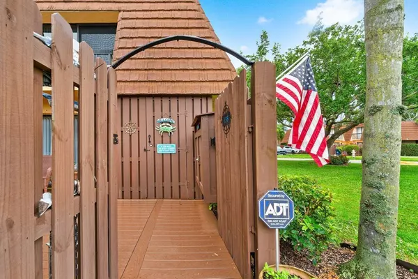 Jupiter, FL 33458,825 Center ST 13b