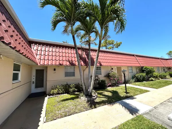 127 Amherst LN, Lake Worth, FL 33467