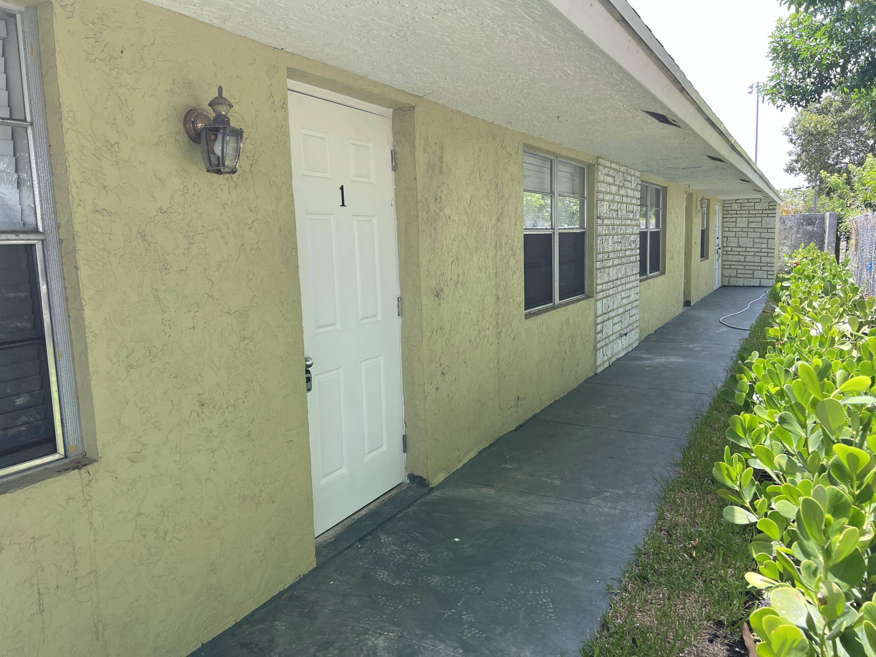 1611 S Johnson ST 1, Lake Worth Beach, FL 33460