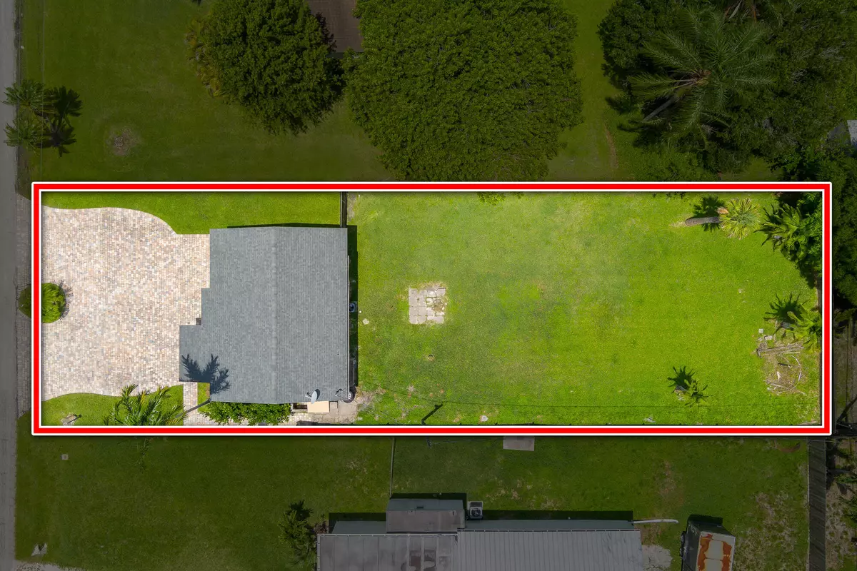Palm City, FL 34990,893 SW 35th ST