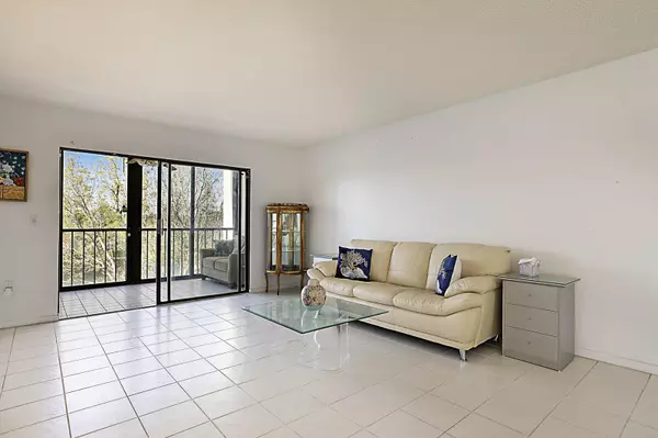 Delray Beach, FL 33484,6037 Pointe Regal CIR 401