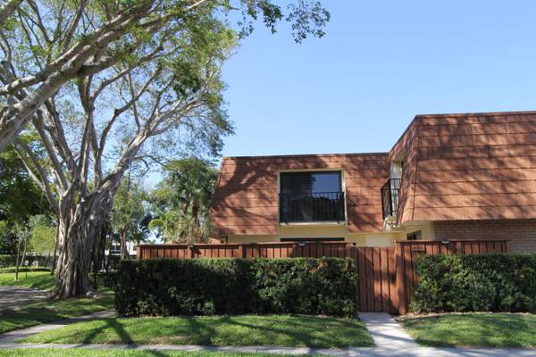 404 Live Oak LN, Boynton Beach, FL 33436