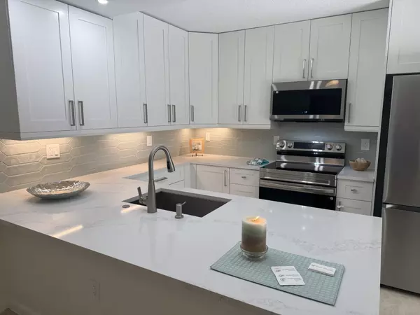 404 Live Oak LN, Boynton Beach, FL 33436