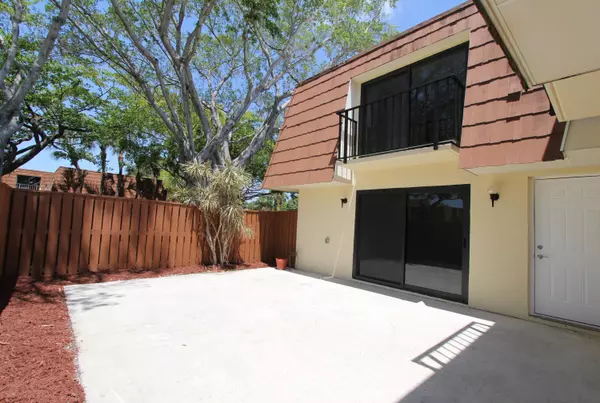 Boynton Beach, FL 33436,404 Live Oak LN