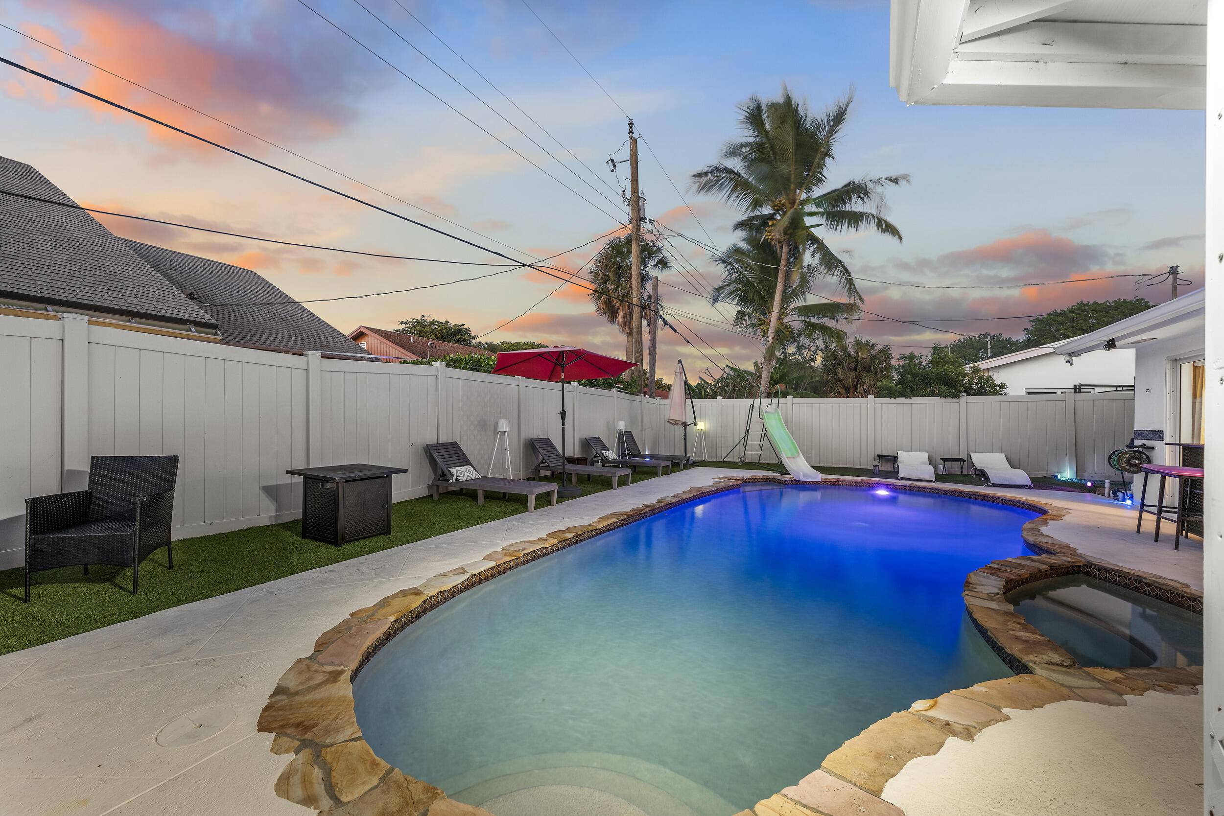 Delray Beach, FL 33444,729 Heron DR