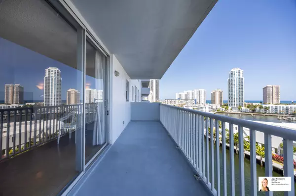 Hallandale Beach, FL 33009,137 Golden Isles DR 806