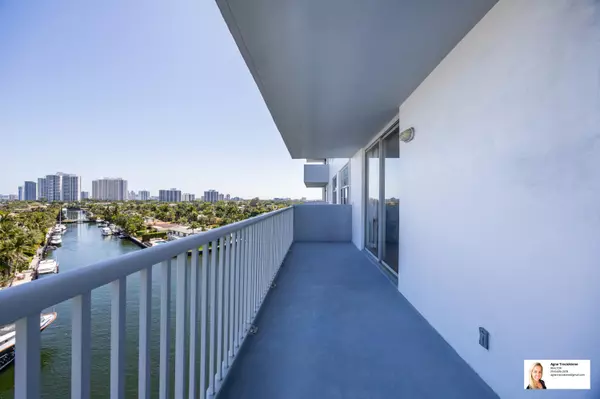 Hallandale Beach, FL 33009,137 Golden Isles DR 806