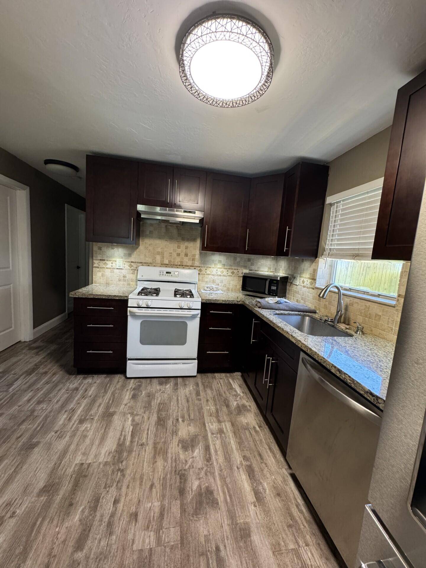 Oakland Park, FL 33334,5940 NE 1st TER