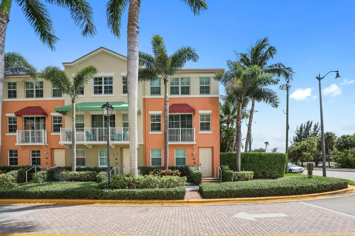 Lantana, FL 33462,106 Moorings DR