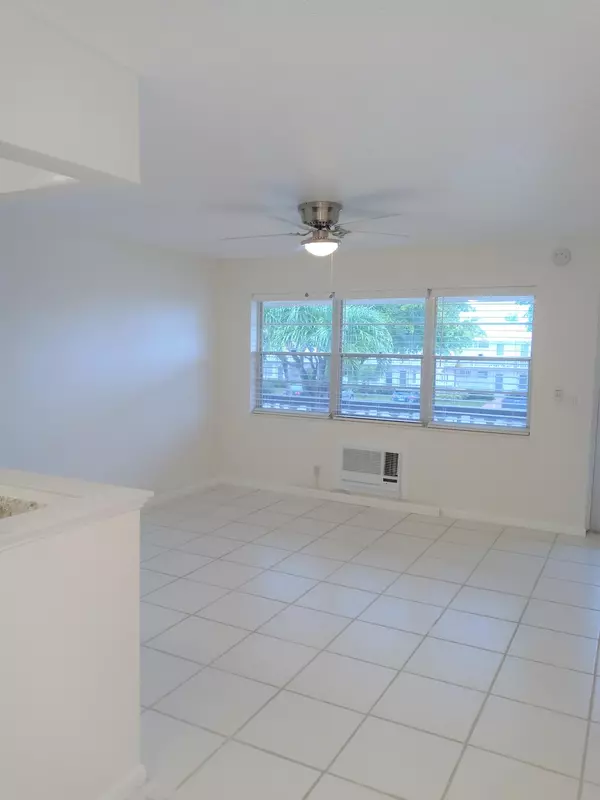 West Palm Beach, FL 33417,447 S Windsor