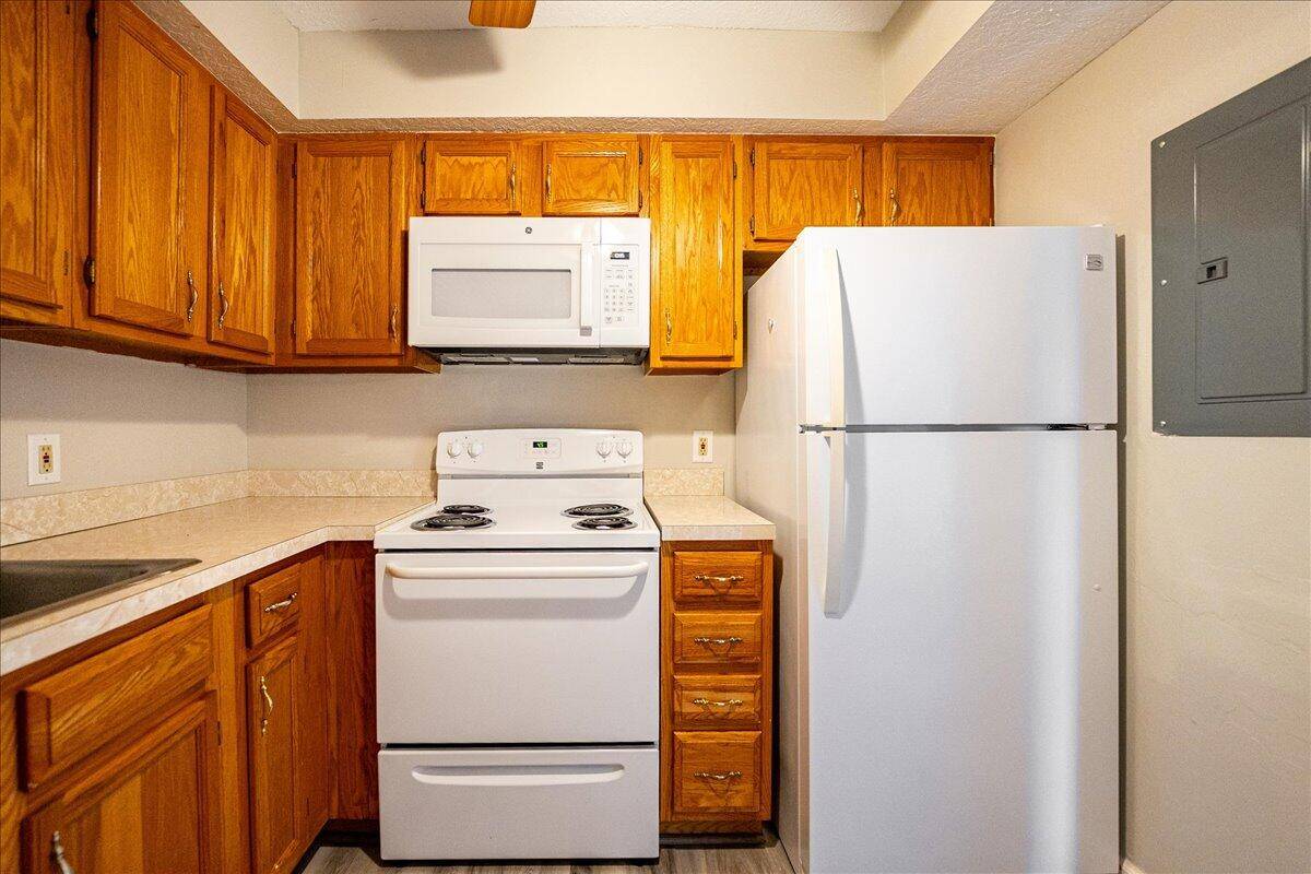 Stuart, FL 34994,950 S Kanner HWY E4
