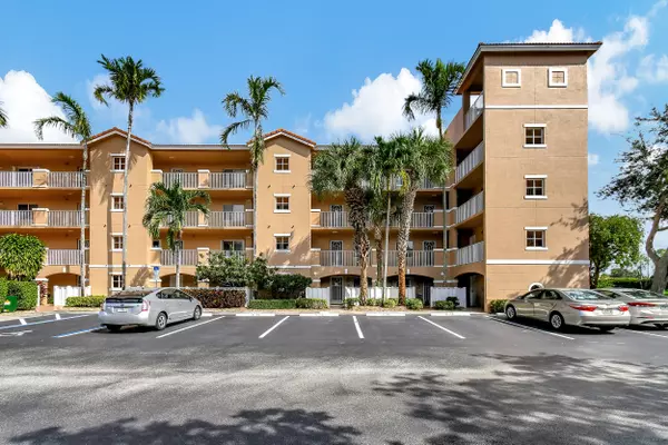 5842 Crystal Shores DR 207, Boynton Beach, FL 33437