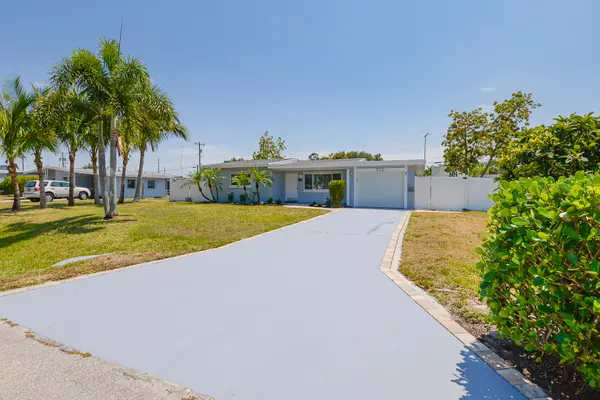 712 NE Camino ST, Port Saint Lucie, FL 34952