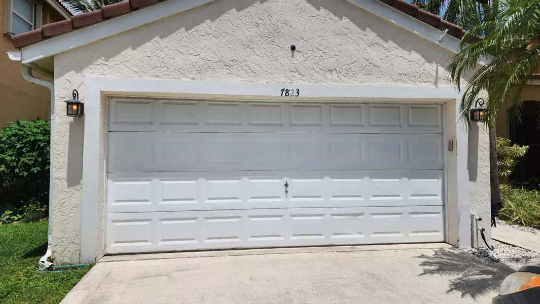 7823 Springfield Lake DR, Lake Worth, FL 33467