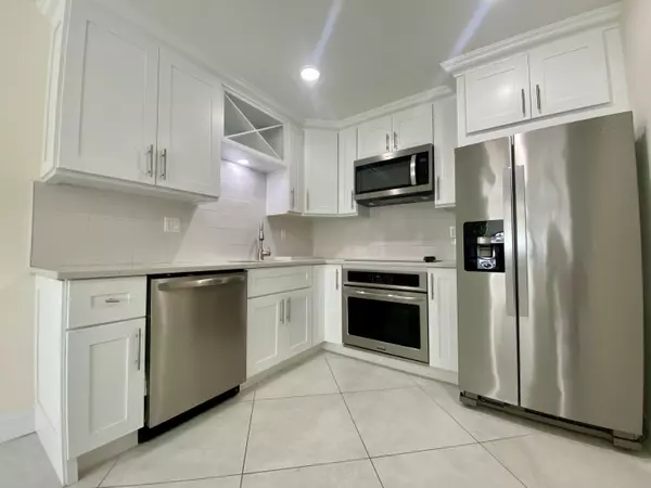 Delray Beach, FL 33484,296 Burgundy G