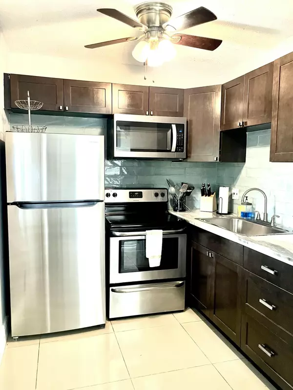 408 SE 12th CT 4, Fort Lauderdale, FL 33316
