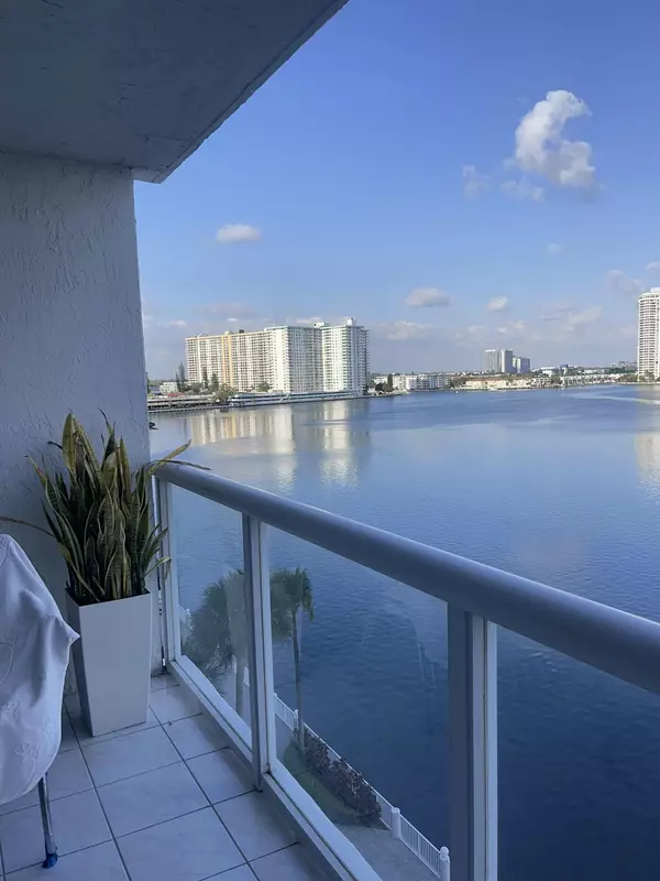 Sunny Isles Beach, FL 33160,17700 N Bay RD 702