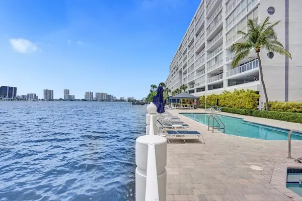 17700 N Bay RD 702, Sunny Isles Beach, FL 33160