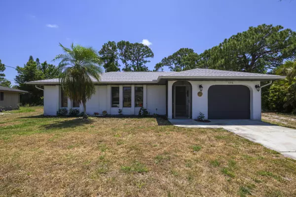 1216 SE Petunia AVE, Port Saint Lucie, FL 34952