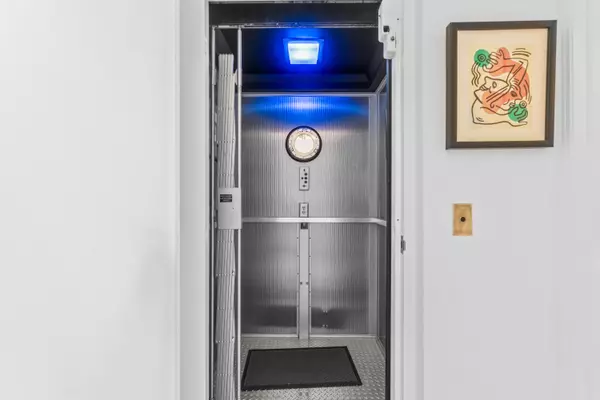 Palm Beach, FL 33480,2335 S Ocean BLVD C-9