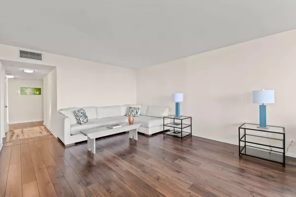 West Palm Beach, FL 33401,529 S Flagler DR 9h