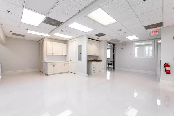 Boca Raton, FL 33487,1200 S Rogers CIR 11