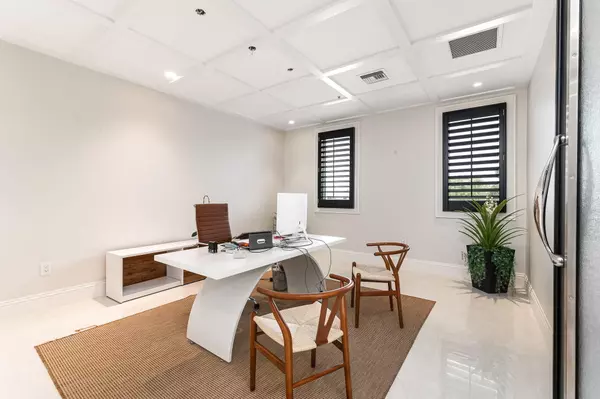 Boca Raton, FL 33487,1200 S Rogers CIR 11