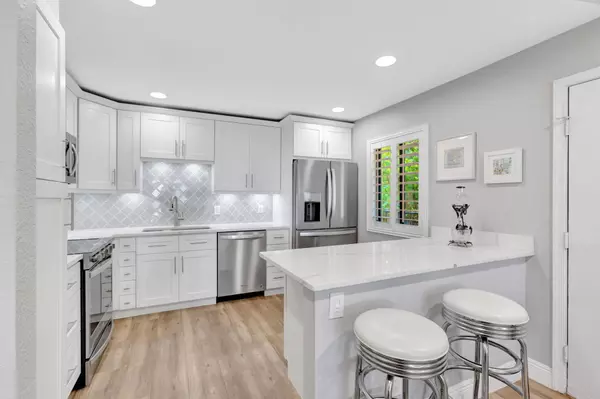 Lantana, FL 33462,1202 S Lake DR 404