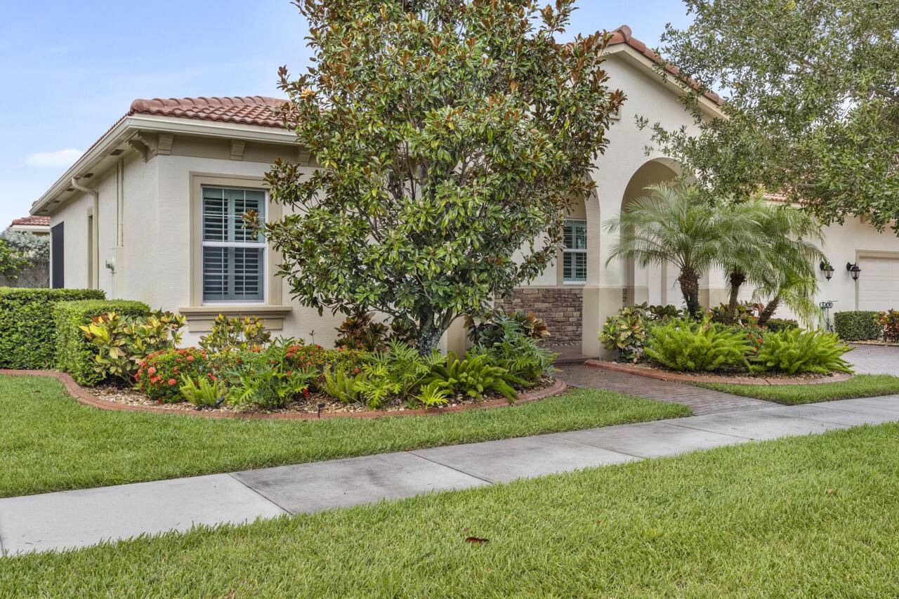 10245 SW Reggiani RD, Port Saint Lucie, FL 34986