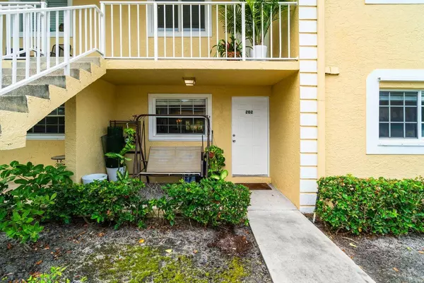 Royal Palm Beach, FL 33411,202 Palm Beach Trace DR 202
