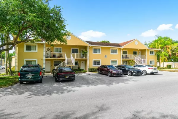 202 Palm Beach Trace DR 202, Royal Palm Beach, FL 33411