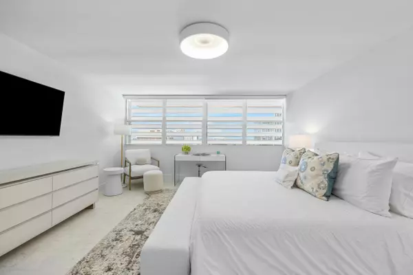West Palm Beach, FL 33401,400 N Flagler 2003 DR 2003