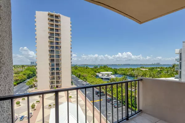 Singer Island, FL 33404,4200 N Ocean DR 1-605