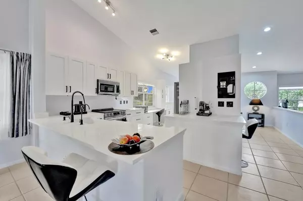 7669 Springwater PL 202, Boynton Beach, FL 33437